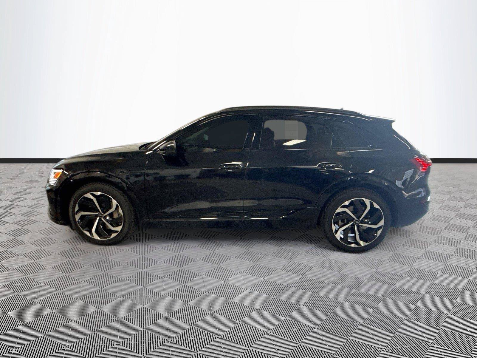 Used 2024 Audi Q8 e-tron Premium Plus AWD/4WD image 4