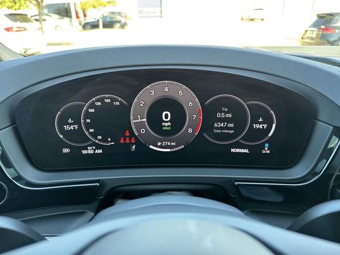 Used 2025 Porsche Cayenne image 25