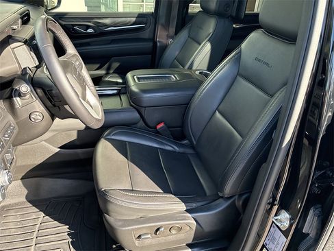 Used 2023 GMC Yukon XL Denali w/ Advanced Technology Package image 12