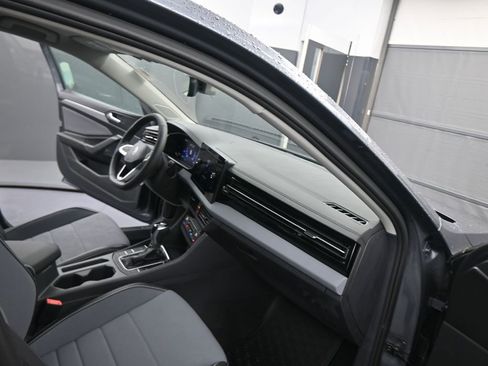 New 2026 Volkswagen Jetta SE FWD image 43