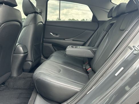 Used 2023 Hyundai Elantra Limited FWD image 19