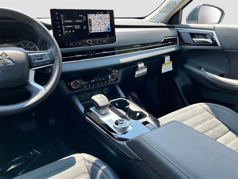 New 2025 Mitsubishi Outlander Trail Edition image 25