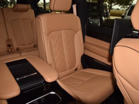 Used 2024 Jeep Grand Wagoneer Series III w/ Rear Seat Video Group 1 AWD/4WD image 23