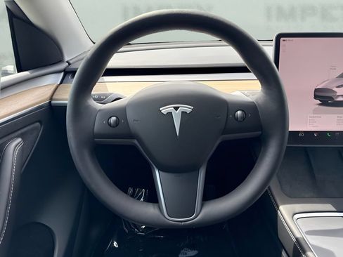 Used 2023 Tesla Model Y Long Range AWD/4WD image 15