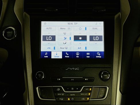Used 2020 Ford Fusion SE FWD image 27