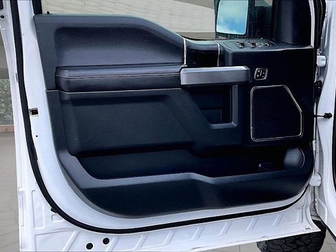 Used 2018 Ford F150 Platinum w/ Equipment Group 701A Luxury image 17