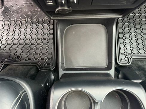 Used 2015 Toyota Sienna SE Premium image 28