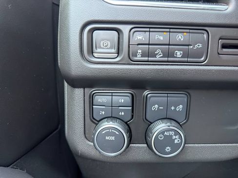 Certified 2022 Chevrolet Suburban Z71 w/ Luxury Package AWD/4WD image 21