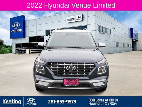 Certified 2022 Hyundai Venue Limited FWD image 2