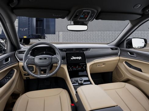 New 2025 Jeep Grand Cherokee Limited image 8
