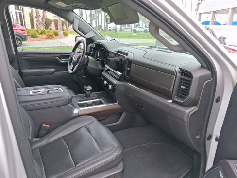 Used 2022 GMC Sierra 1500 SLT AWD/4WD image 11