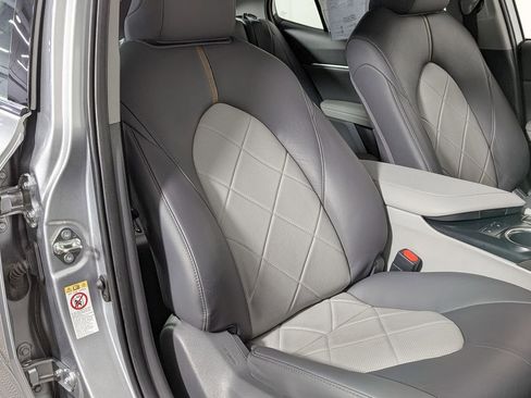 Used 2019 Toyota Camry XLE w/ Navigation Package image 31