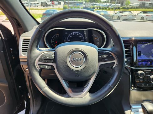 Used 2019 Jeep Grand Cherokee Altitude AWD/4WD image 18