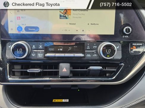 Used 2023 Toyota Highlander XLE FWD image 18