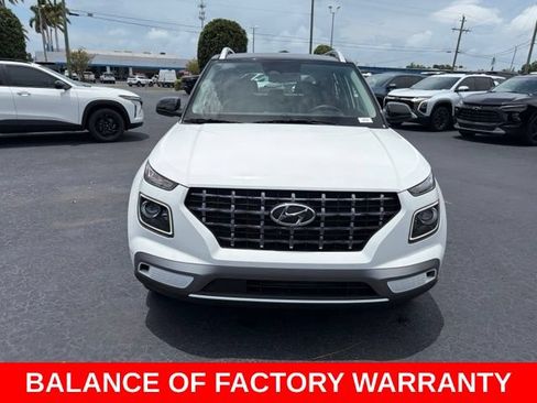 Used 2025 Hyundai Venue Limited FWD image 2