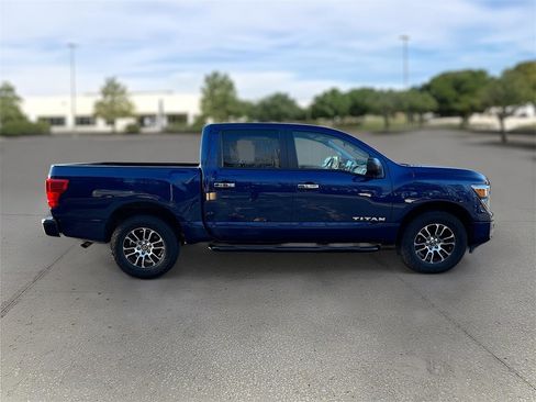 Certified 2021 Nissan Titan SV w/ SV Convenience Package image 6