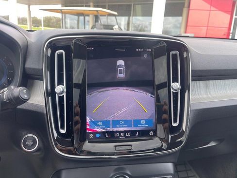 Used 2023 Volvo XC40 B5 Plus AWD/4WD image 31
