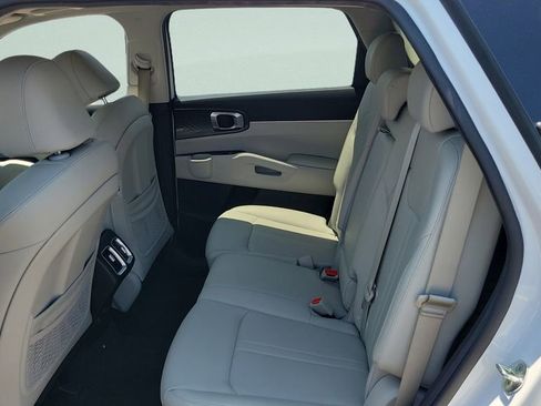 Used 2022 Kia Sorento S w/ Panoramic Sunroof Package FWD image 9
