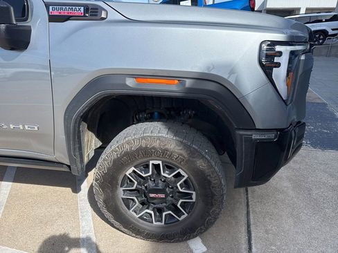 Used 2025 GMC Sierra 2500 AT4X image 4