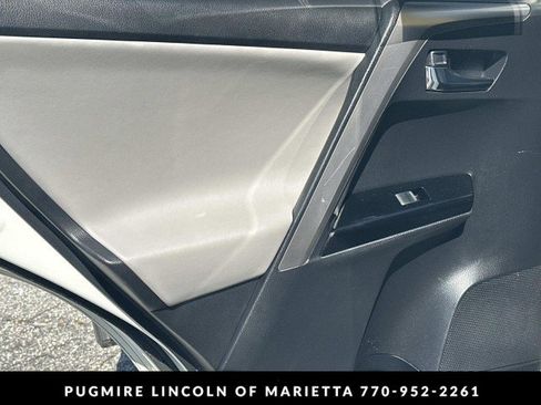 Used 2018 Toyota RAV4 Limited image 12