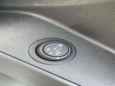 Used 2018 Chevrolet Equinox LT FWD image 17