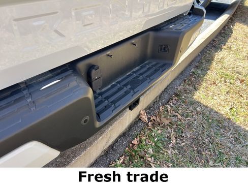 Used 2024 Nissan Frontier SV w/ SV Convenience Package image 4