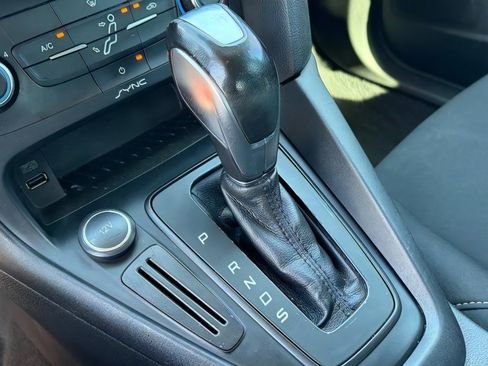 Used 2016 Ford Focus SE w/ SE Sport Package FWD image 26