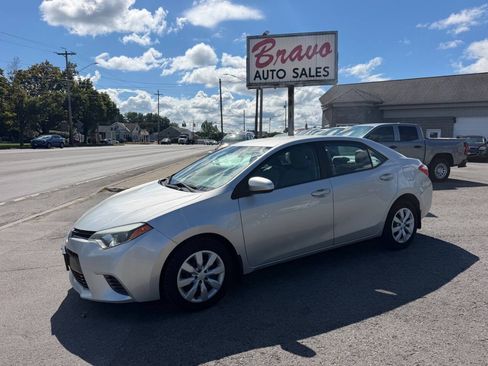 Used 2016 Toyota Corolla LE FWD image 1
