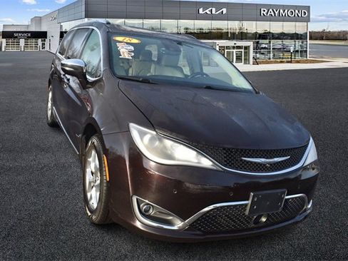 Used 2018 Chrysler Pacifica Limited w/ Advanced Safetytec Group image 9