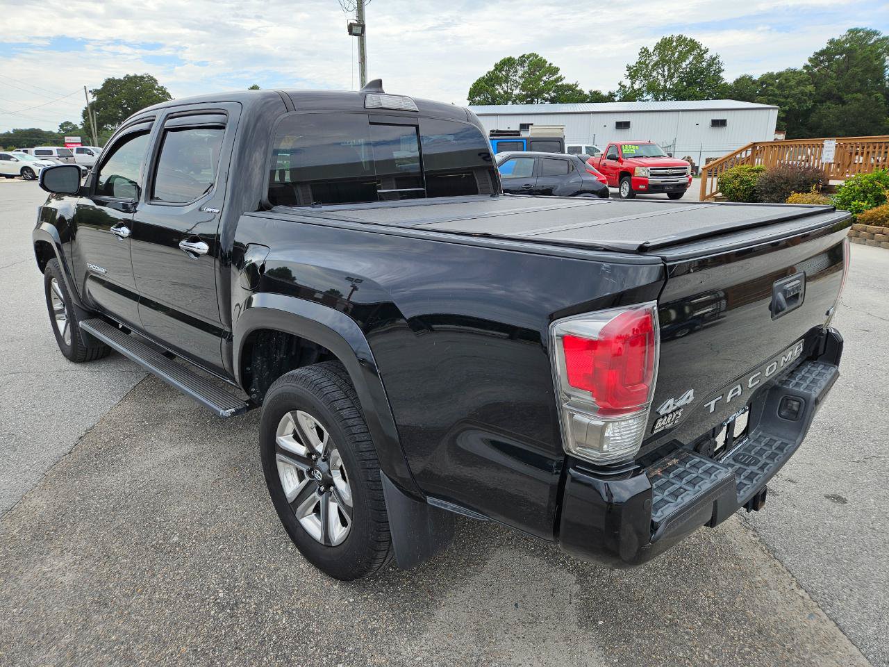 Used 2017 Toyota Tacoma Limited w/ Tow Package AWD/4WD image 4