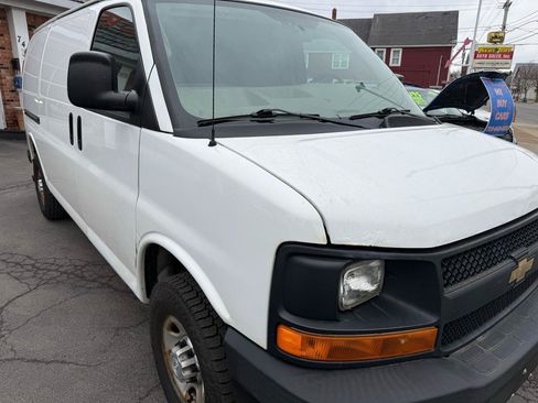 Used 2015 Chevrolet Express 2500 RWD image 10