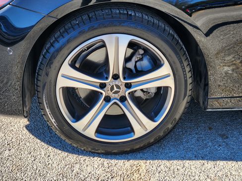 Used 2019 Mercedes-Benz E 300 4MATIC image 12