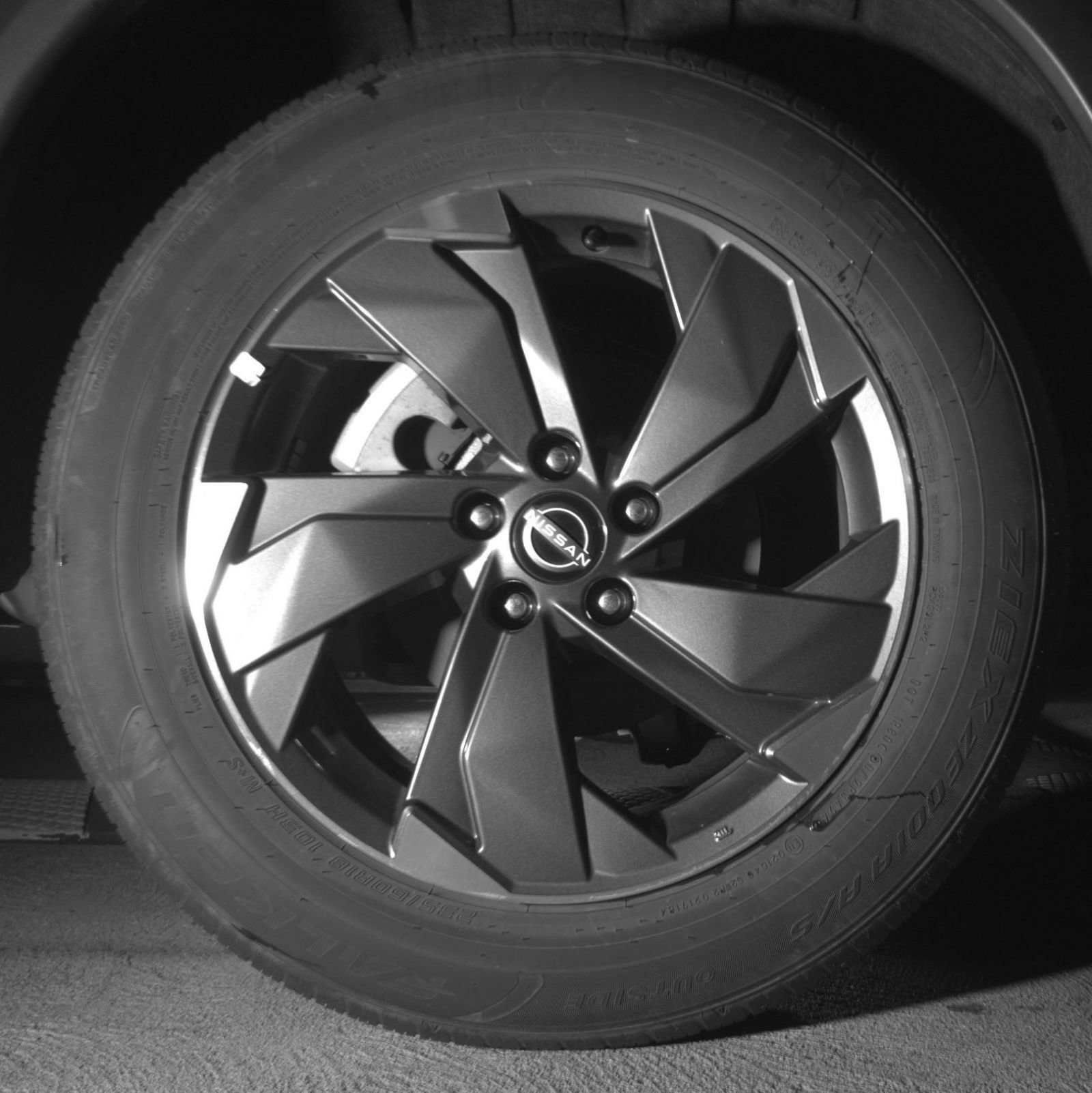 Used 2025 Nissan Rogue SV FWD image 18