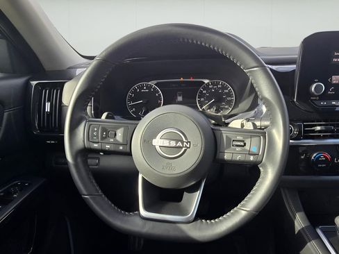 Used 2024 Nissan Pathfinder SV image 15