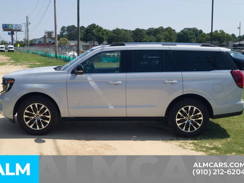 Used 2025 Ford Expedition Platinum AWD/4WD image 12