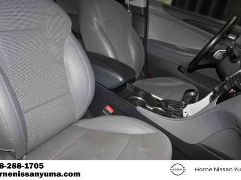 Used 2014 Hyundai Sonata SE w/ Premium Package 04 FWD image 6