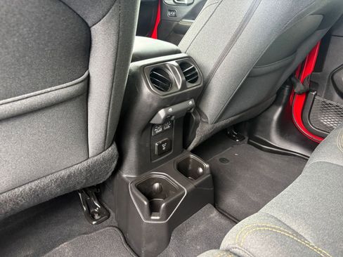 Used 2025 Jeep Wrangler Unlimited Sahara AWD/4WD image 22