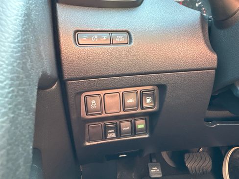 Used 2018 Nissan Rogue SV AWD/4WD image 19