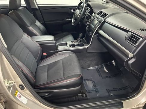 Used 2017 Toyota Camry SE FWD image 13