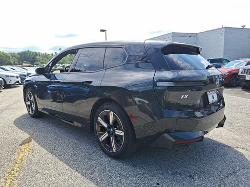 Used 2024 BMW iX xDrive50 w/ Premium Package AWD/4WD image 4