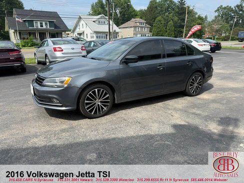 Used 2016 Volkswagen Jetta Sport FWD image 4