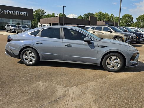 New 2025 Hyundai Sonata SE image 3