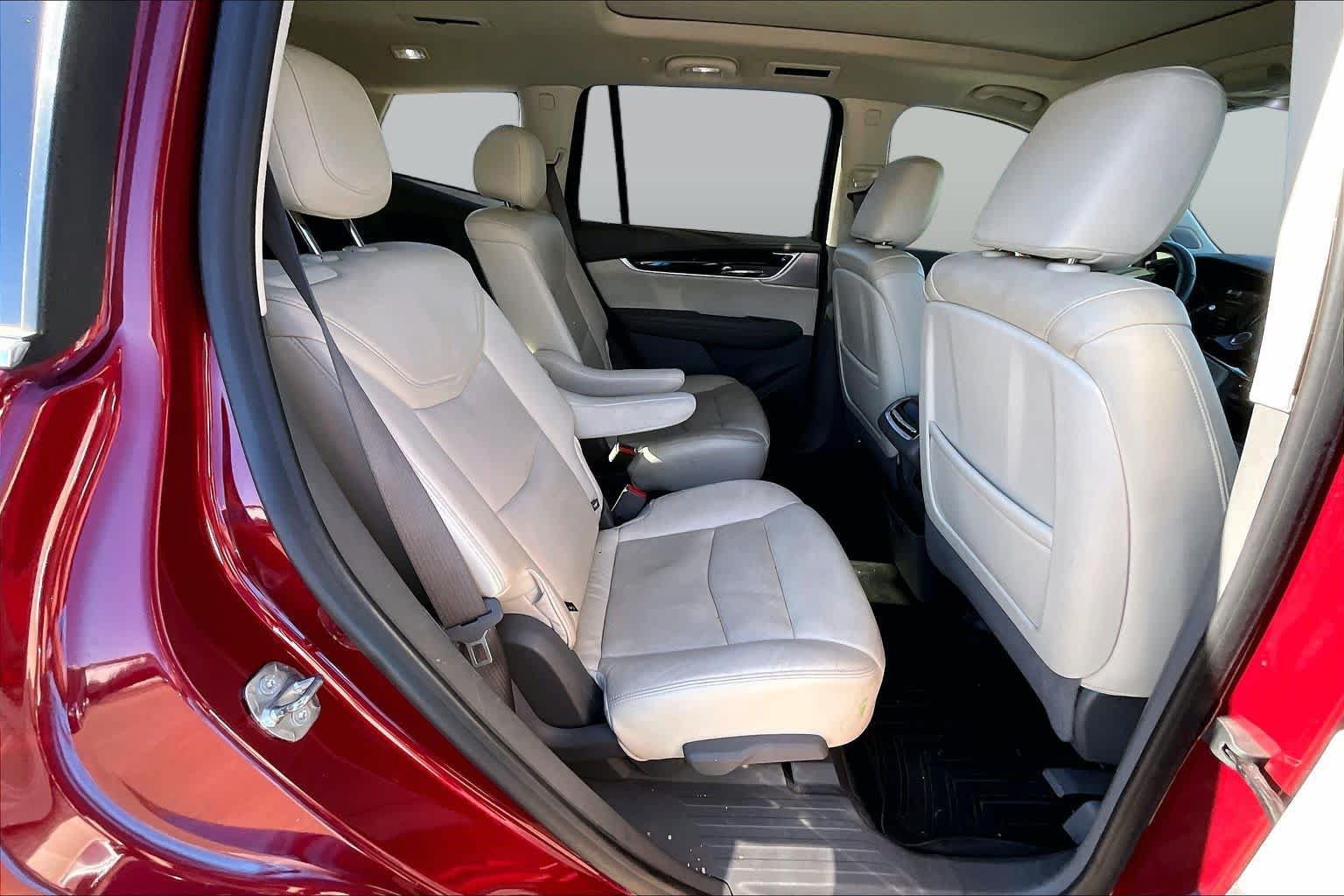 Used 2020 Cadillac XT6 Premium Luxury FWD image 19