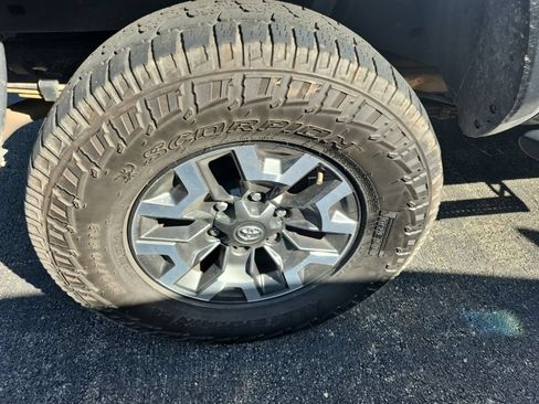 Used 2021 Toyota Tacoma TRD Off-Road AWD/4WD image 10