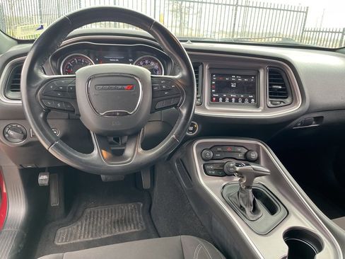 Used 2019 Dodge Challenger SXT image 13