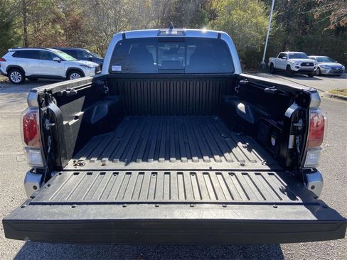 Used 2022 Toyota Tacoma TRD Sport image 8