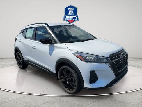 Used 2023 Nissan Kicks SR FWD image 3