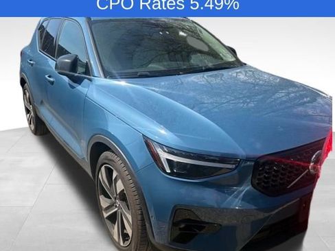 Used 2023 Volvo XC40 B5 Ultimate w/ Protection Package Premier AWD/4WD image 1