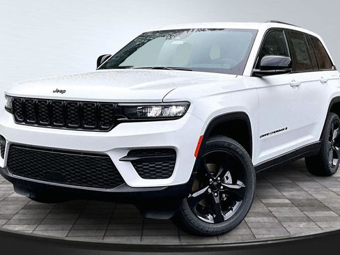 New 2025 Jeep Grand Cherokee Altitude image 2