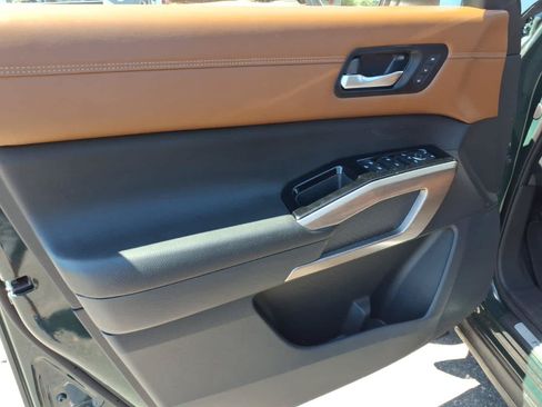 Certified 2024 Nissan Pathfinder Platinum FWD image 10